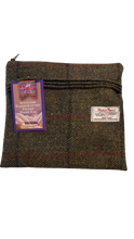 Load image into Gallery viewer, Harris Tweed Make Up Bag Green