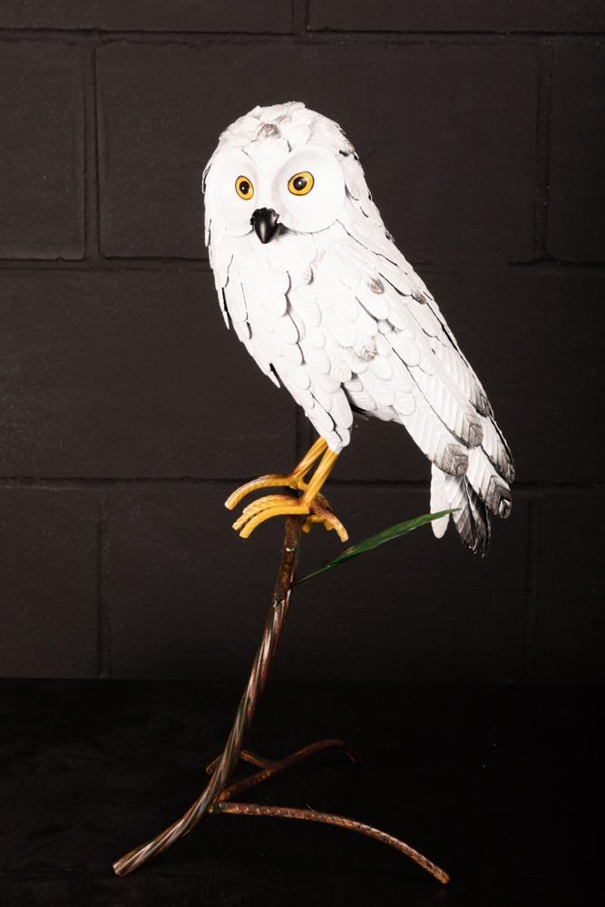 Official Metal Snowy Owl on Branch at the best quality and price at House Of Spells- Fandom Collectable Shop. Get Your Metal Snowy Owl on Branch now with 15% discount using code FANDOM at Checkout. www.houseofspells.co.uk.