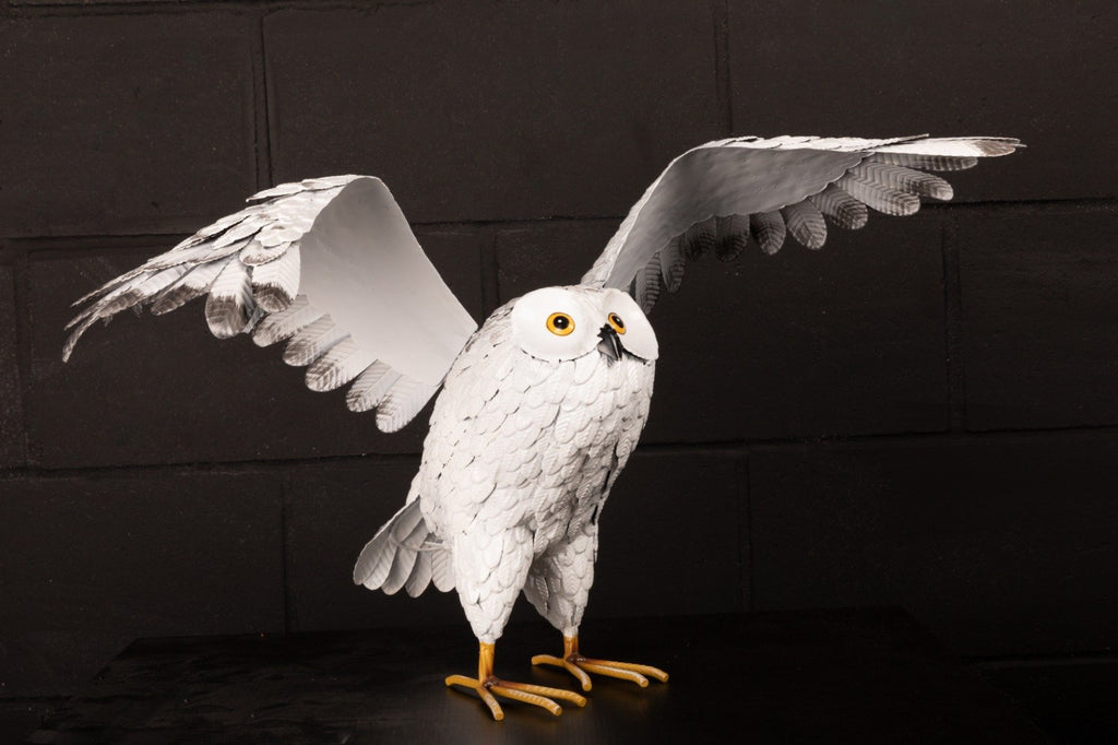 Official Metal Snowy Owl- Wings Outstretched at the best quality and price at House Of Spells- Fandom Collectable Shop. Get Your Metal Snowy Owl- Wings Outstretched now with 15% discount using code FANDOM at Checkout. www.houseofspells.co.uk.